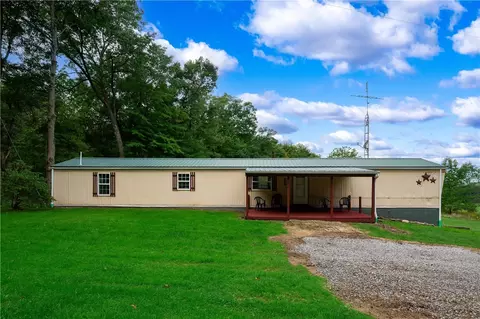917 Old Mercer Rd, Mercer, PA 16137