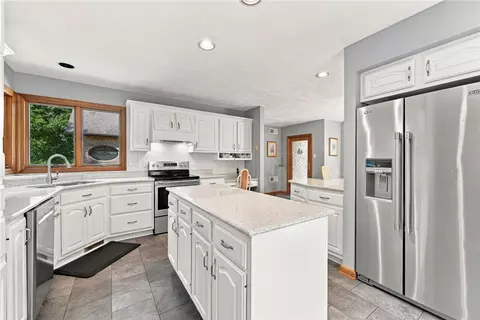 Kitchen - 10040 Firethorn Dr, Irwin, PA 15642 photo 3 of 4