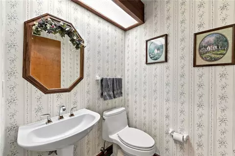 Bath - 10040 Firethorn Dr, Irwin, PA 15642 photo 4 of 4