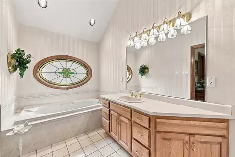 Bath - 10040 Firethorn Dr, Irwin, PA 15642 photo 2 of 4