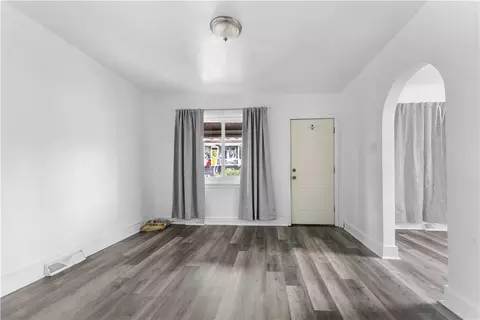 Living - 910 Edith St, Duquesne, PA 15110 photo 3 of 4