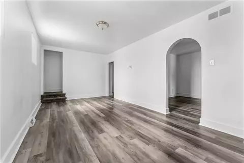 Living - 910 Edith St, Duquesne, PA 15110 photo 2 of 4