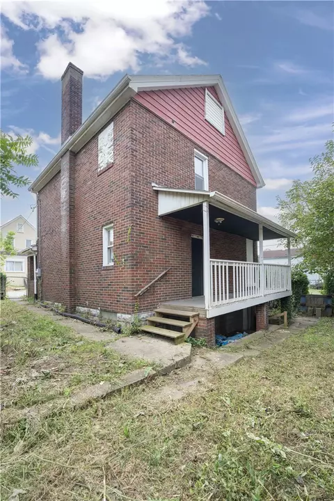 Exterior - 910 Edith St, Duquesne, PA 15110 photo 5 of 7