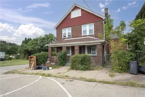 Exterior - 910 Edith St, Duquesne, PA 15110 photo 4 of 7