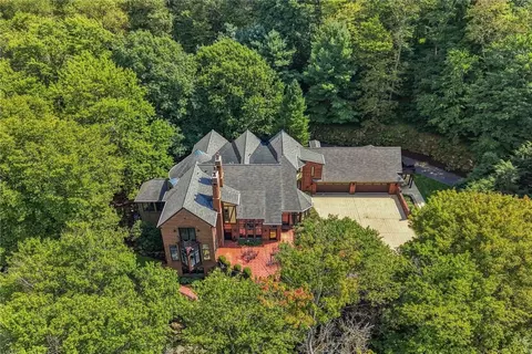104 Thornbrook Dr, Butler, PA 16002