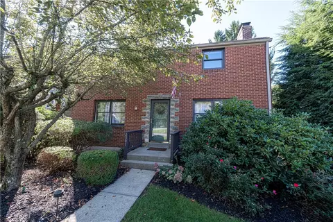 2301 Lambeth Dr, Pittsburgh, PA 15241