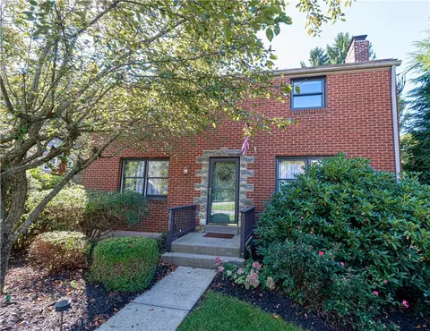 2301 Lambeth Dr, Pittsburgh, PA 15241