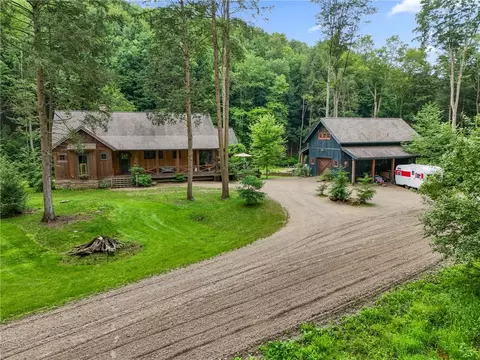 000 Wonder Ln, Punxsutawney, PA 15767