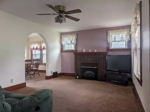 Living - 136 4th St, Monaca, PA 15061 photo 1 of 3