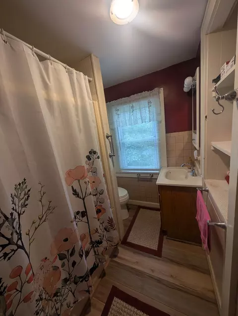 Bath - 136 4th St, Monaca, PA 15061 photo 1 of 1