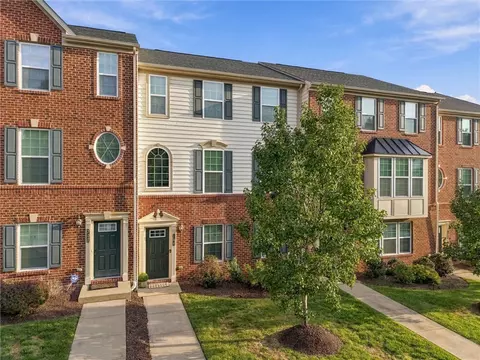 704 Broadmore Ln, Wexford, PA 15090