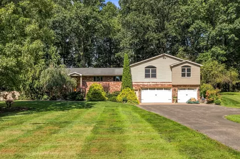 46 Country Clb, Grove City, PA 16127