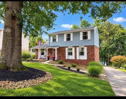 1007 Willow Glen Dr, Bethel Park, PA 15102