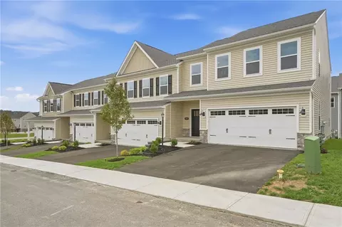 1007 Darcy Dr, Valencia, PA 16059