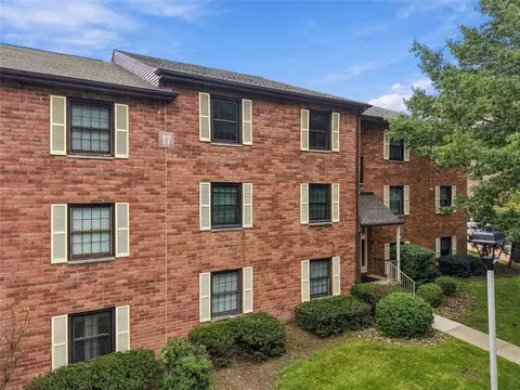 7409 Lighthouse Pt, Pittsburgh, PA 15221