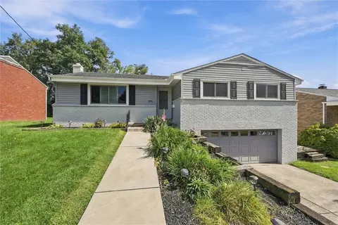 205 Van Doren Dr, Natrona Heights, PA 15065