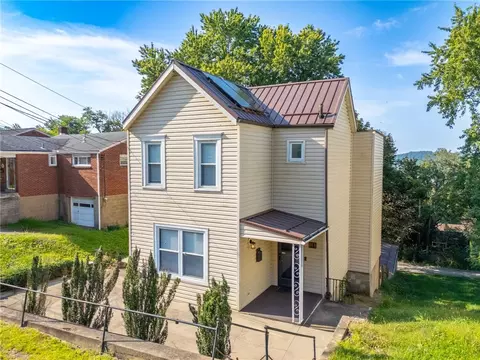 18 Charlton St, Pittsburgh, PA 15205