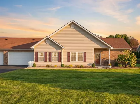 130 Waterford, Ellwood City, PA 16117