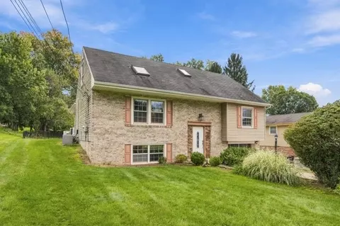 2438 Rolling Farms Rd, Glenshaw, PA 15116