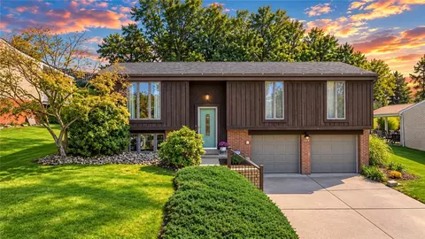 1064 Fiddleback Dr, Mckees Rocks, PA 15136