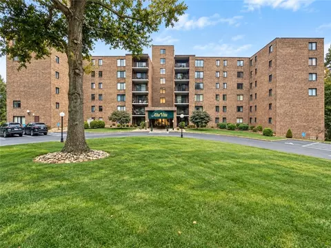 3 Alta Vita Dr #701, Greensburg, PA 15601
