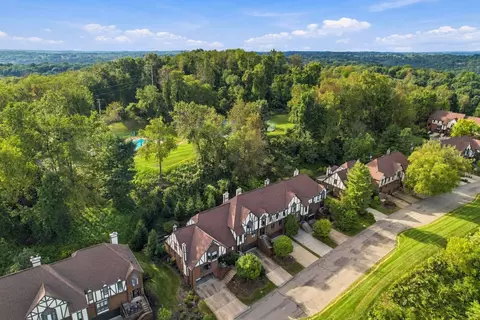 421 Forest Highlands Dr, Pittsburgh, PA 15238