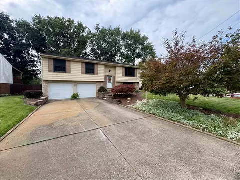 556 Catskill Dr, Pittsburgh, PA 15239