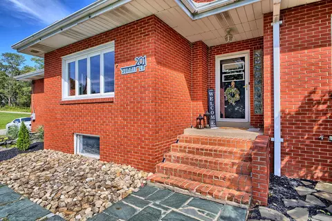 201 Summit, New Alexandria, PA 15670