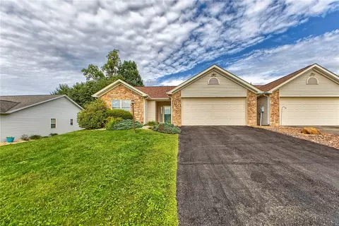 12 Medinah Ct, Greensburg, PA 15601