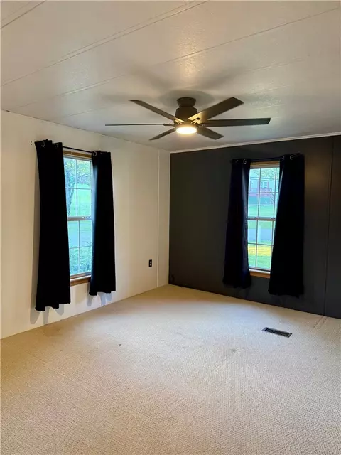 410 Meadows Dr, Apollo, PA 15613 photo 9