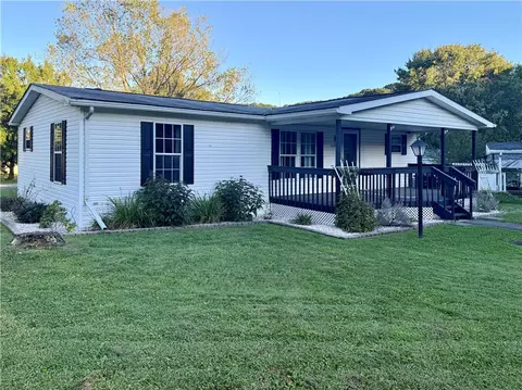 410 Meadows Dr, Apollo, PA 15613 photo 3