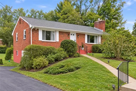 4043 Ewalt Rd, Gibsonia, PA 15044