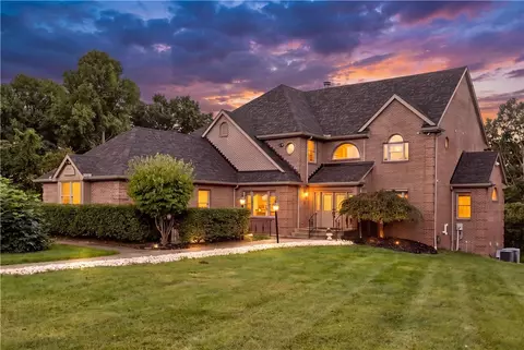 544 Green Parrot Ln, Natrona Heights, PA 15065