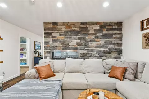 Living - 170 Kermiet Dr, Monaca, PA 15061 photo 3 of 5