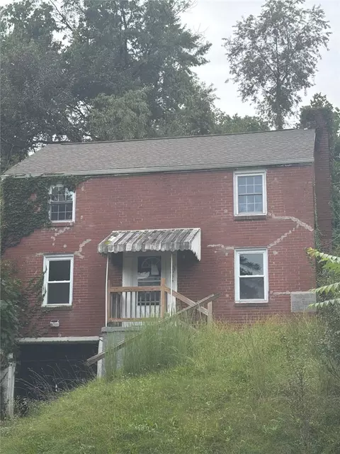 2035 Fairlawn St, Pittsburgh, PA 15221
