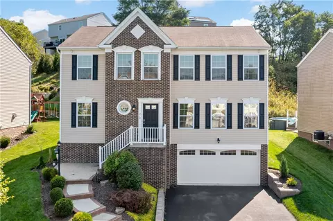 310 Everest Cir, Houston, PA 15342