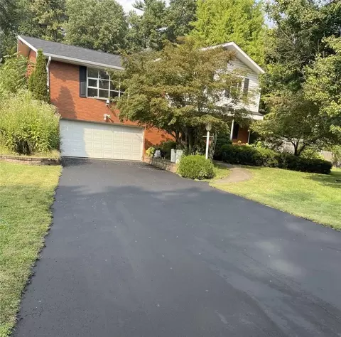 14 Redgrave Dr, Greensburg, PA 15601