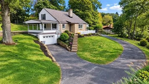 318 Center Church Rd, Mcmurray, PA 15317