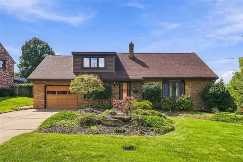 204 Pickwick Dr, Bethel Park, PA 15102