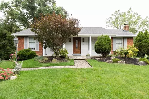 419 Oxford Dr, Greensburg, PA 15601