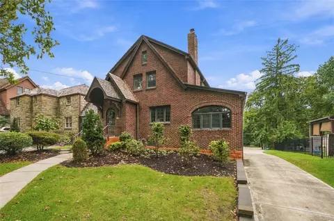 120 Crescent Dr, Pittsburgh, PA 15228