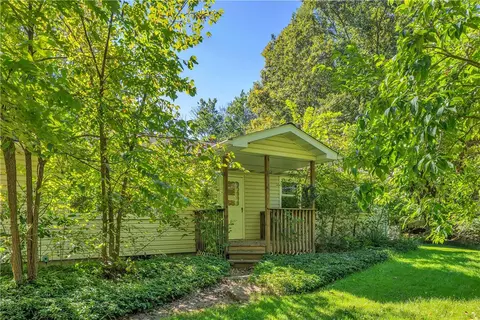 152 Community Park Rd, Evans City, PA 16033