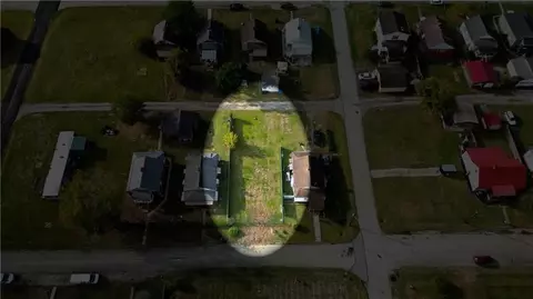35 Clark St, Clarksville, PA 15322