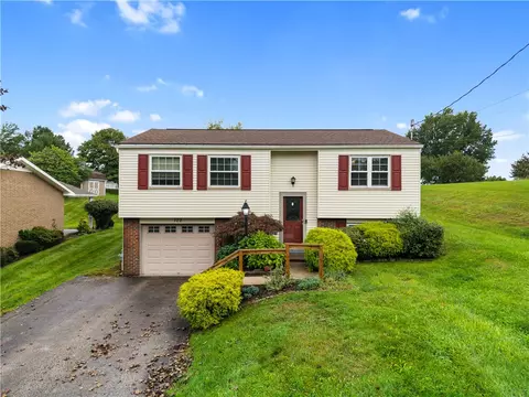 102 August Dr, Coraopolis, PA 15108