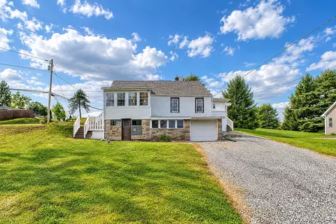 805 Meadowbrook, Trafford, PA 15085