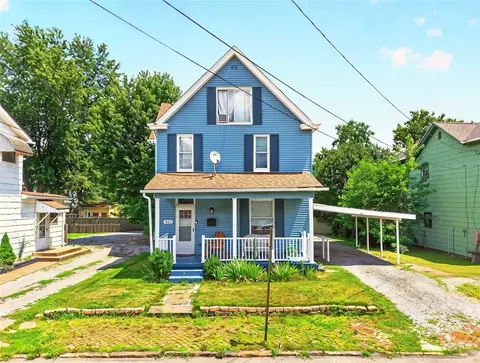 923 9th Ave, New Brighton, PA 15066