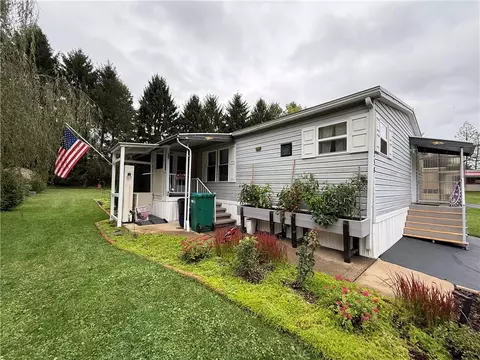 238 Kingston Ln, Indiana, PA 15701