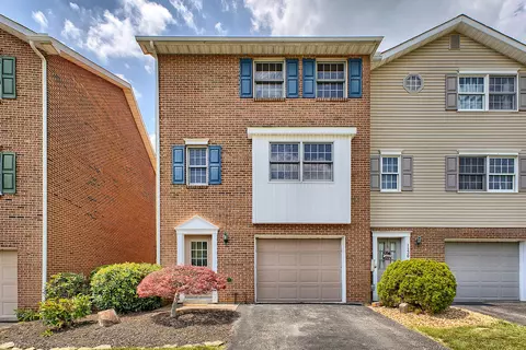 1128 Cranston Dr, Greensburg, PA 15601