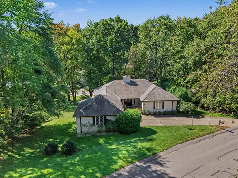 12 Market Ct, Bradford Woods, PA 15015