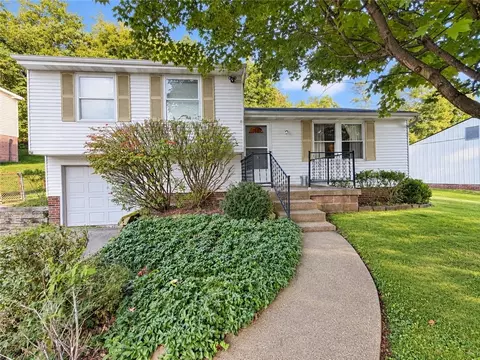 856 Mount Hood Dr, Pittsburgh, PA 15239